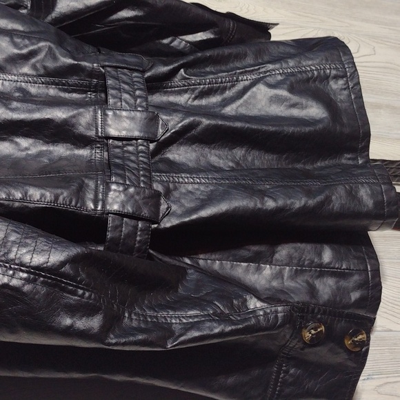 Gorgeous Vintage Leather Jacket - Picture 11 of 17